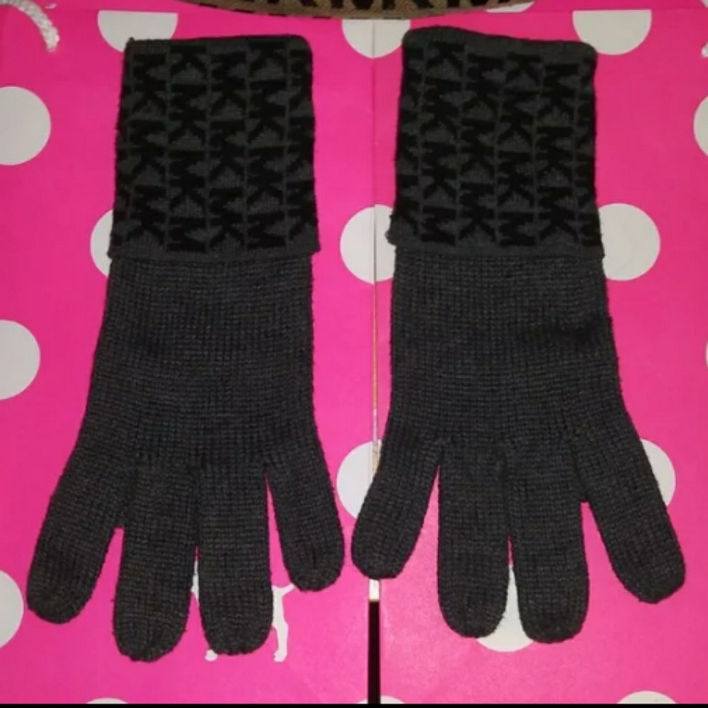USED WOMENS MICHAEL KORS GLOVES